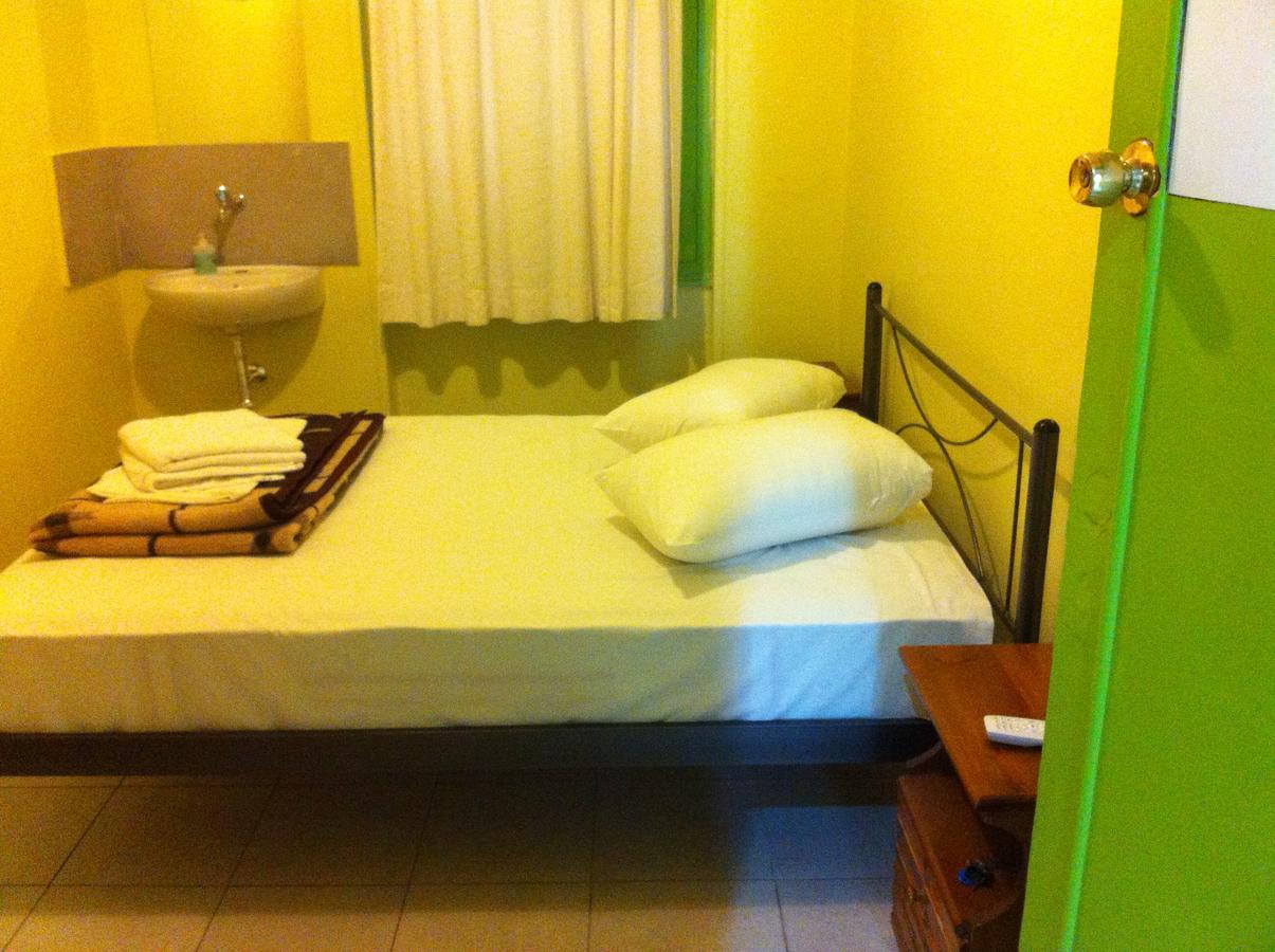 Zeus Hostel Athene Buitenkant foto